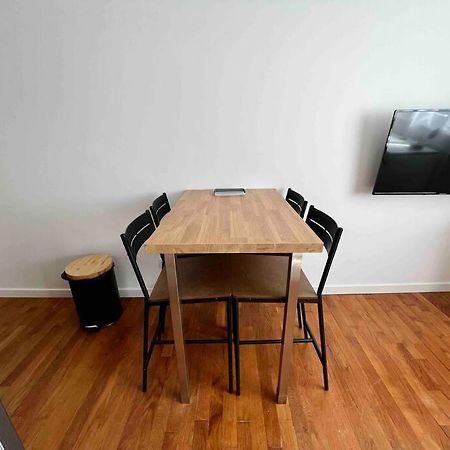 Appartement Climatise / Centre-Ville / 4 Personnes 브장송 외부 사진