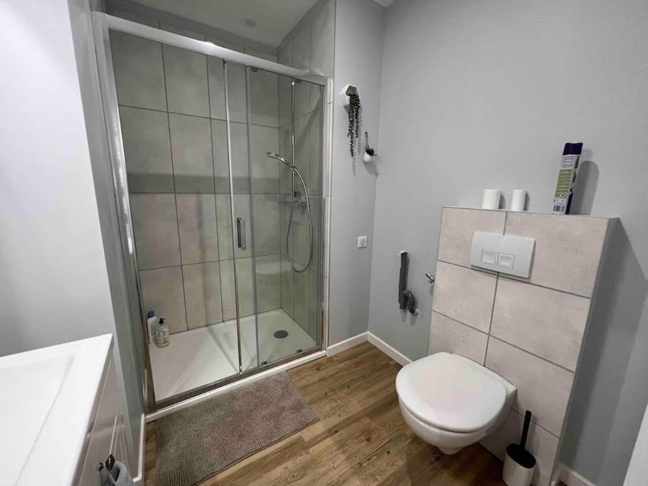 Appartement Climatise / Centre-Ville / 4 Personnes 브장송 외부 사진
